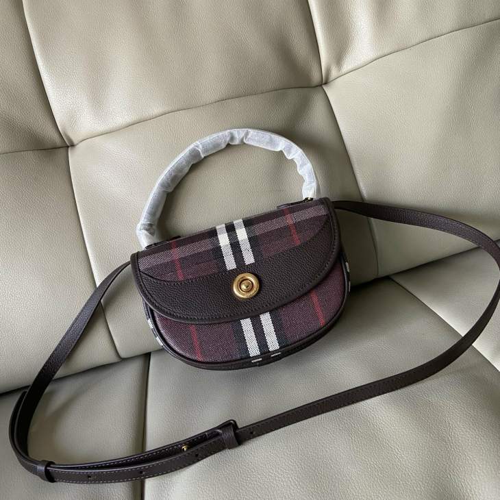 Picture of Burberry Handbags _SKUfw222105741fw